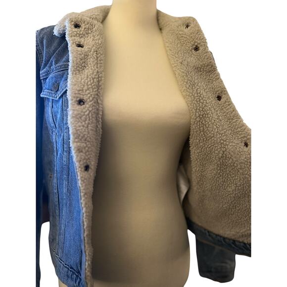 Levi's Blue Denim Jacket with Cream Collar - Picture 8 of 11